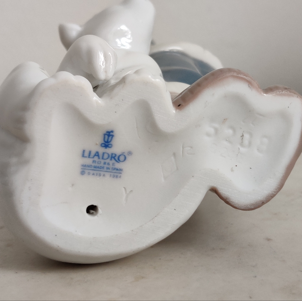 Lladro "Eskimo Riders" Inuit Boy with a cub Porcelain Figurine - Picture 11 of 14